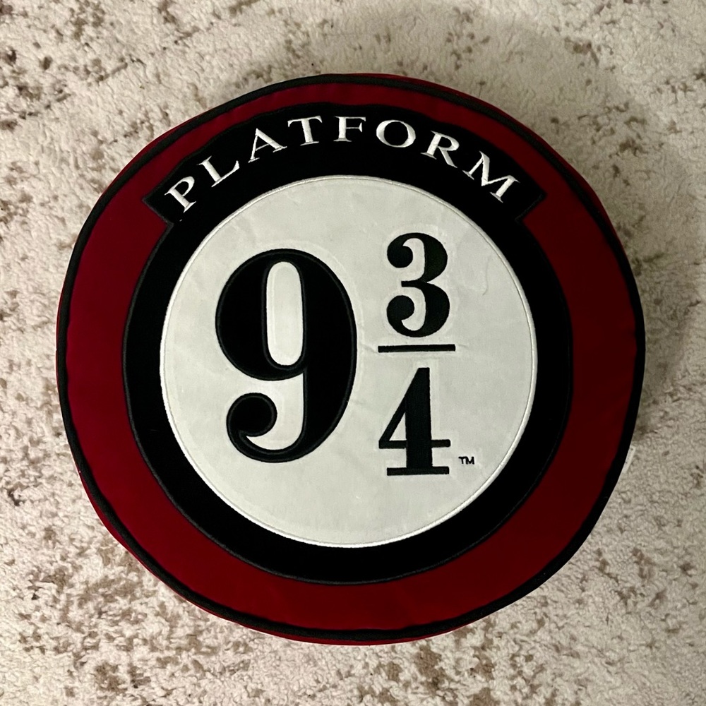 Harry Potter Universal Studios Parks Platform 9 3/4 Hogwarts Railways Pillow